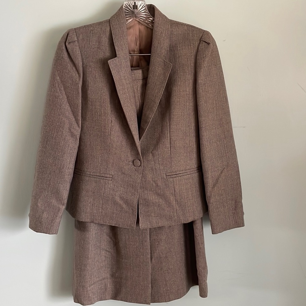 VTG wool skirt suit with puckered sleeves